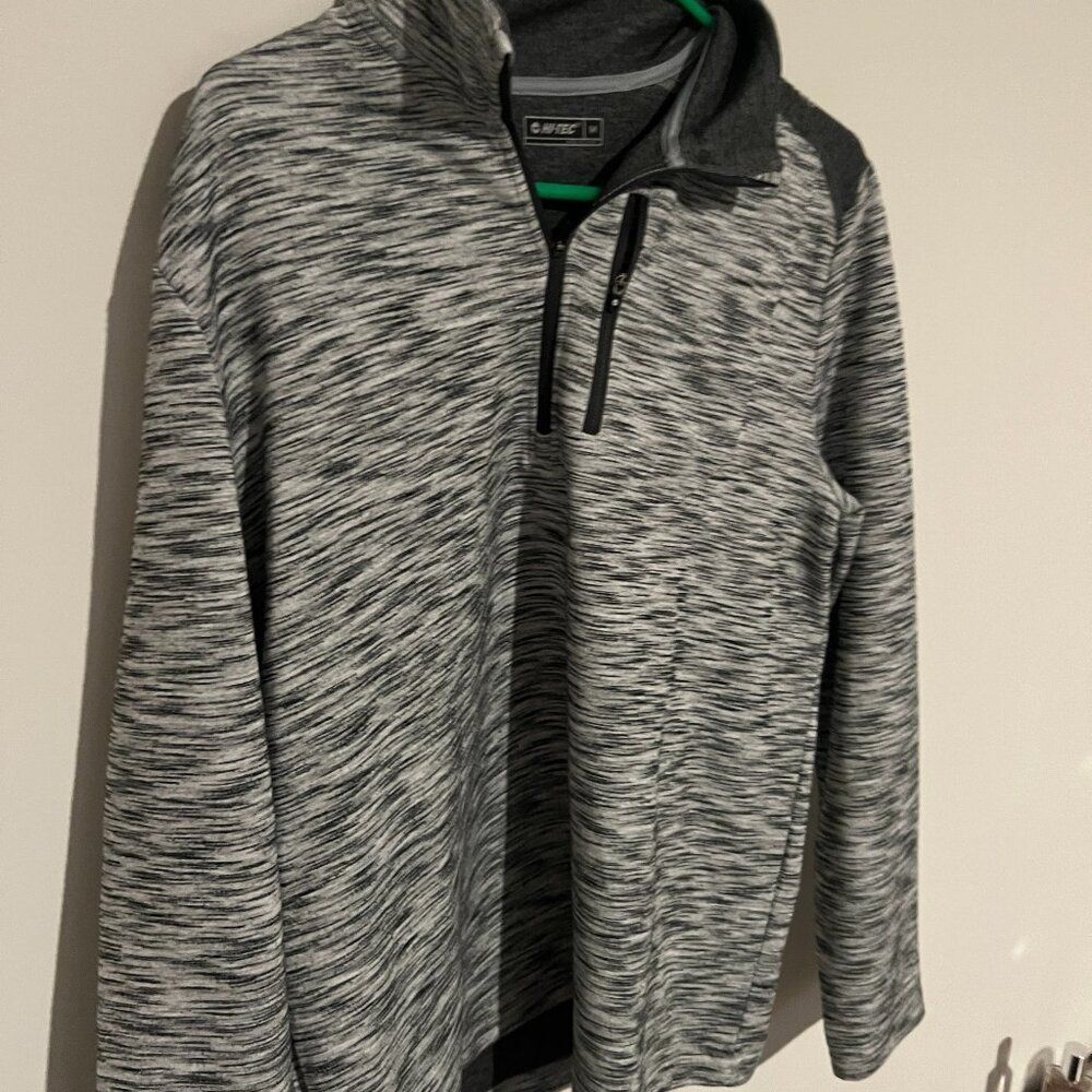 Hi-Tec medium pullover
